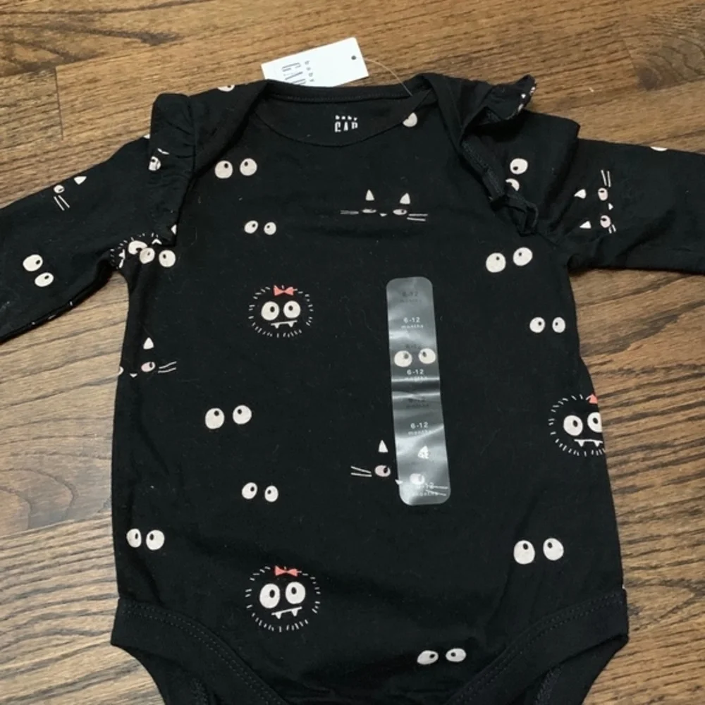 NWT BabyGap‎ Onesie Sz 6-12M